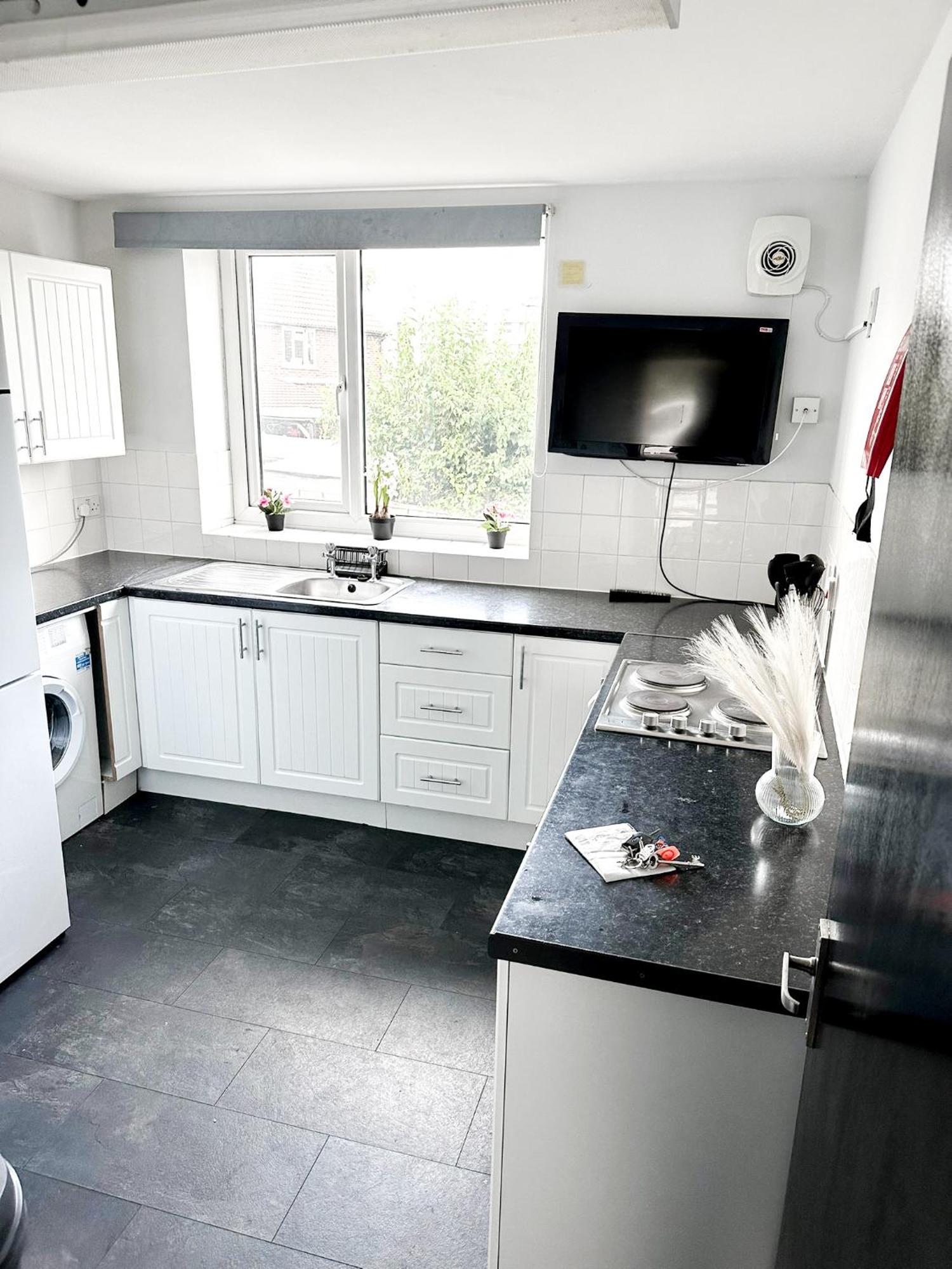 Lovely, Cosy & Central 3 Bed House Near Station Gillingham  Luaran gambar